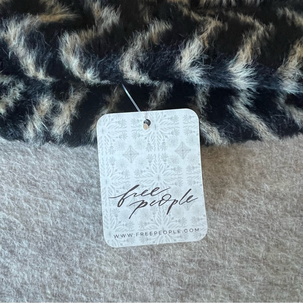 Free People Black and Tan Ziggy fuzzy Beanie - Picture 5 of 8